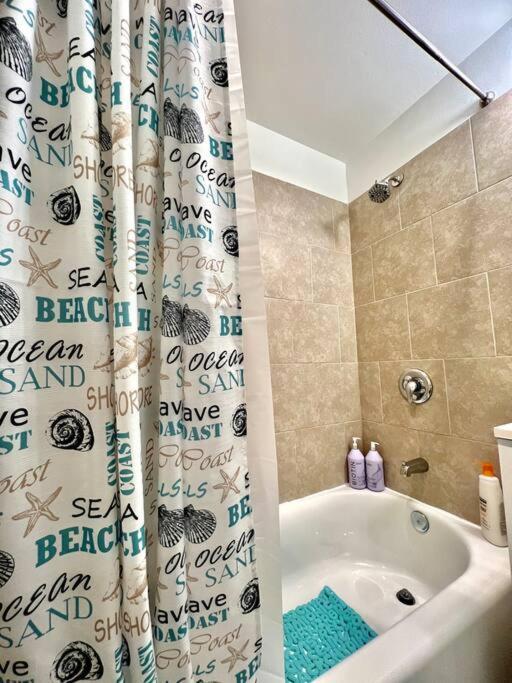 Private Room With Shared Bathroom On The 1St Floor 10 Minutes Walk To University Of Washington Seattle Esterno foto